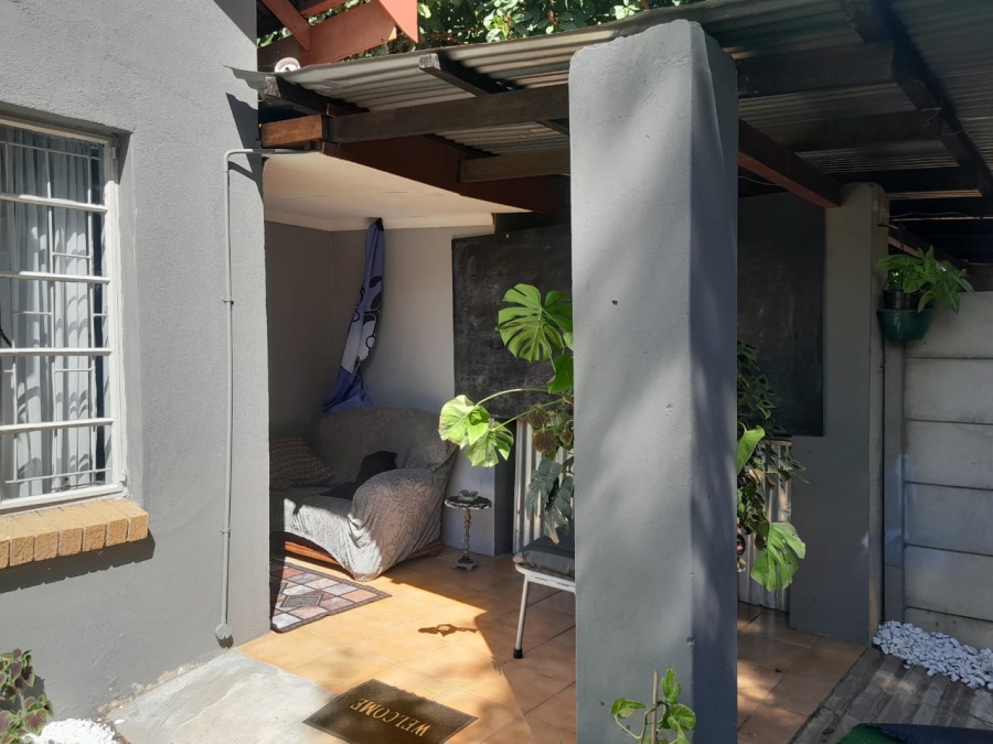 6 Bedroom Property for Sale in Bodorp North West